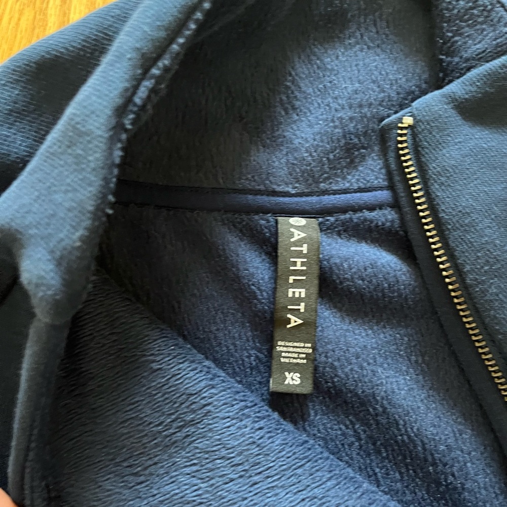 Athleta pullover - Picture 4 of 4
